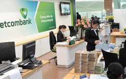 Sau khi Vietcombank tăng phí dịch vụ, nhiều ngân hàng khác "tranh thủ" miễn phí để hút khách