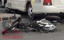 Xe khách tông 2 xe máy, 4 người bị thương