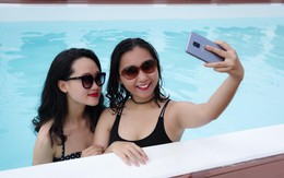 Nắng nóng lại về, còn gì tuyệt hơn đi bơi và selfie cực "nghệ" cùng smartphone kháng nước…