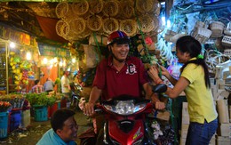 Chợ hoa lớn nhất Sài Gòn đèn sáng suốt đêm trước ngày 8/3