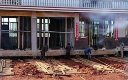 Bị vào diện giải phóng mặt bằng, bác nông dân Trung Quốc bỏ 1 tỷ "bê" cả cái nhà đi chỗ khác trú