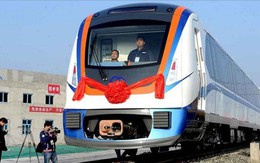 Trung Quốc: Người Tân Cương đi tàu điện phải xuất trình thẻ định danh