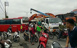 Quảng Ninh: Xe du lịch đâm vào đuôi xe khách, 14 người bị thương