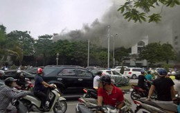 Đang cháy tại quán bia lớn ở Hải Phòng, cột khói đen bốc cao hàng chục mét