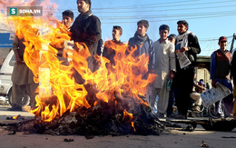 [Từ Pakistan]  - Chùm ảnh người dân xuống đường biểu tình phản đối Mỹ tấn công Syria