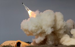 Những bức ảnh tố cáo phòng không Syria "bắn mò", không chặn được tên lửa của liên quân