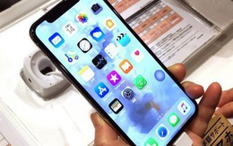 iPhone X đã khiến Apple 2 lần trở thành "anh hùng bất đắc dĩ" của thế giới smartphone như thế nào?