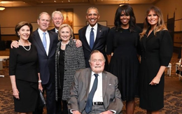 Ảnh bốn cựu Tổng thống Mỹ dự tang lễ bà Barbara Bush được chia sẻ chóng mặt trên mạng xã hội