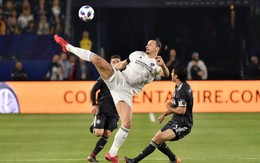 Ibrahimovic dùng ‘Kung-fu’ để chuyền bóng khiến đối thủ ngỡ ngàng