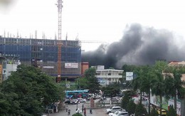 Cháy công trình xây dựng ở Bệnh viện Việt Pháp, hàng chục xe máy hư hỏng