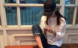 Có em gái và chồng đều nghiện smartphone, cô gái trẻ lên mạng hỏi "sao cứ phải cắm đầu vào cái màn hình như thế?"