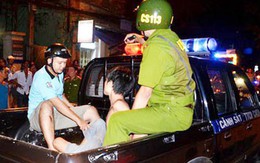 Người đàn ông kề dao vào cổ, tưới xăng định thiêu sống bà chủ quán cà phê