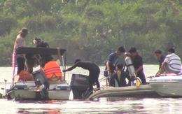[Ảnh hiện trường]: Người nhái quần thảo trên sông Đồng Nai tìm 3 người trong gia đình mất tích