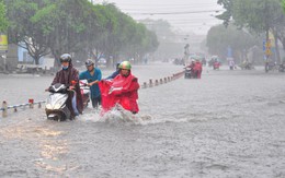 Mẹo quan trọng ai cũng cần biết khi lái xe qua đoạn đường ngập nước