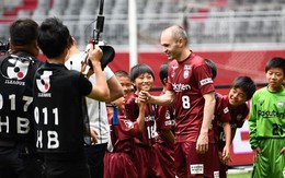 Iniesta nói gì với fan Vissel Kobe ngày ra mắt?