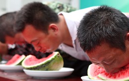 24h qua ảnh: Độc đáo cuộc thi ăn dưa hấu ở Trung Quốc