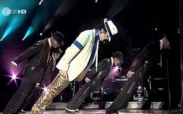 Khoa học lý giải cú ngả người 45 độ kinh điển của ông hoàng Michael Jackson