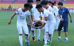 Bác sĩ CLB Viettel bức xúc với Tấn Tài, lo Văn Hào không thể thi đấu trở lại