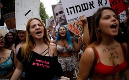 Phụ nữ Israel ngực trần xuống đường phản đối cưỡng hiếp