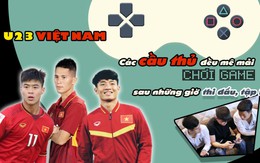 Các cầu thủ đều mê mải chơi game sau những giờ thi đấu, tập luyện