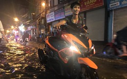 Hà Nội: Hàng trăm xe chết máy sau trận mưa lớn
