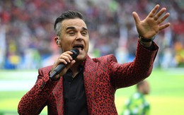 Ca sĩ Robbie Williams có hành động phản cảm, gây phẫn nộ trong lễ khai mạc World Cup 2018