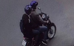 Hình ảnh 2 kẻ che kín mặt, ngồi trên xe máy nghi ném vật nổ vào trụ sở công an