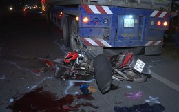 Nam thanh niên chạy xe máy tông vào đuôi container tử vong tại chỗ