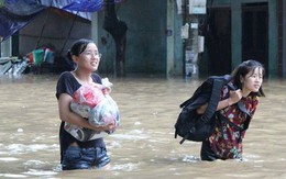 Chùm ảnh: Các sĩ tử vùng cao vượt mưa lũ đi thi THPT Quốc Gia 2018