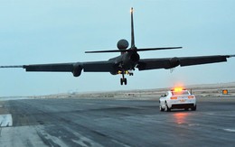 Tại sao luôn có một chiếc xe hơi bám đuổi máy bay do thám U-2 của Mỹ lúc hạ cánh?