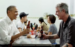 Ông Obama: "Ghế nhựa thấp, bún tuy rẻ mà ngon và bia Hà Nội mát lạnh. Tôi sẽ nhớ về Tony như thế!"