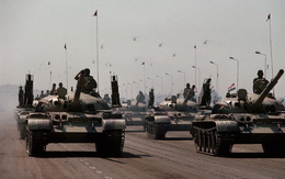 Xuất hiện xe tăng T-62 lạ mắt: "Rắn được vẽ thêm chân" theo phong cách... Triều Tiên