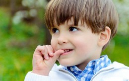 Biết rõ cắn móng tay là không tốt, ảnh hưởng sức khỏe nhưng vì sao nhiều người vẫn cứ không cưỡng lại được thói quen xấu này?