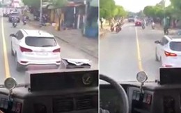Tài xế ô tô "giả điếc" cản đường xe cứu hoả đi làm nhiệm vụ suốt 4km ở Sài Gòn bị tước bằng lái xe