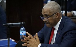 Tăng giá xăng quá mức, Thủ tướng Haiti bị lật đổ