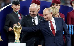 Tự hào về World Cup 2018, Tổng thống Putin "tặng quà" cho hàng trăm ngàn CĐV khắp thế giới