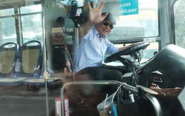 Những câu chuyện đáng yêu của bác tài xe buýt 54 và rổ tiền lẻ đầy tình người giữa Sài Gòn: "Nếu quên, bạn cứ lấy tiền lẻ để mua vé"