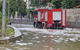 Hy hữu xe cứu hỏa đi 'cứu thủy' chống ngập lụt ở Quảng Ninh