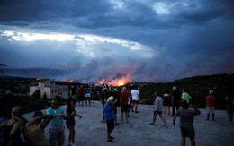 Cháy rừng ở Hy Lạp: 90 người thương vong, cảnh tượng như ngày tận thế