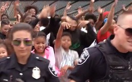 Mỹ: Chất như cảnh sát Seatle, quay clip hát nhép gây bão mạng xã hội