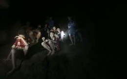 Đội bóng nhí Thái Lan bị kẹt trong hang: Duy trì sự sống nhờ nước mưa, khóc lạc cả giọng