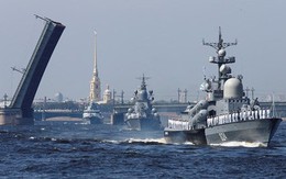Video: Xem Nga bắn pháo, khoe dàn tàu chiến "khủng" nhân ngày Hải quân