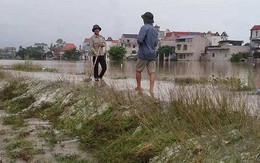 Hà Nội: Nước tràn đê ngập cả tuần, 2 chị em gái chết đuối thương tâm