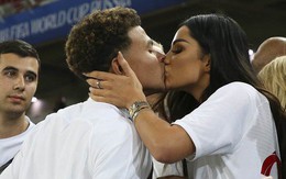 Nụ hôn World Cup: Sao tuyển Anh ôm hôn bạn gái siêu mẫu sau chiến thắng kịch tính