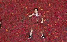Nhiệt độ lên đến gần 40 độ C, Trung Quốc vẫn tổ chức cuộc thi ngâm mình ăn ớt và tìm được quán quân