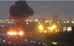 Video: Máy bay chở khách lao xuống đất khi hạ cánh, bốc cháy dữ dội