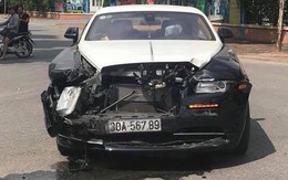 Xe Rolls-Royce biển số 56789 nát đầu sau khi tông Honda CRV 'phơi bụng'