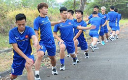 Liên tục bị chủ nhà Indonesia làm khó, U23 Việt Nam phải tập ở sân bóng khu công nghiệp