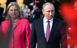 Bất ngờ dự cưới Ngoại trưởng Áo, ông Putin chơi đòn tâm lý với cả EU