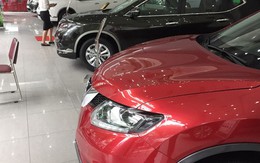 Ô tô, xe máy giảm giá mạnh trong tháng “cô hồn”